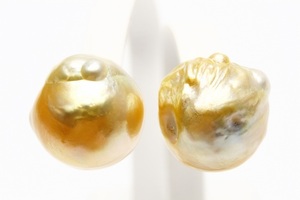 南洋白蝶真珠パールピアス　17×16mm　ナチュラルゴールドカラー　K18製