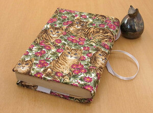 00 B hand made library book@② book cover reading house reading liking Britain .. pink. small flower lovely cat .. cat cat present present 