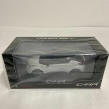 非売品 TOYOTA ディーラー特注 1/30 トヨタ C-HR ブラック × ホワイトパールクリスタルシャイン カラーサンプル ミニカー モデルカー chr_画像2