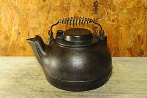 WAGNER WARE CAST IRON TEA KETTLE ③ / ヴィンテージ ワグナーウェア 鋳鉄製 ケトル 薪ストーブ 暖炉 ダッチオーブン ロッジ LODGE