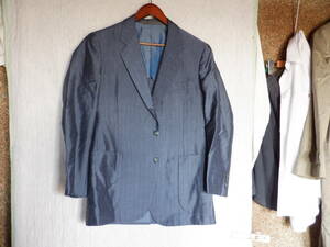 オーダーメード　　　　スーツ　　　光沢のあるブルーに淡いチェック柄　　　Ｍサイズ　　　Ａ５くらい　　　日本製