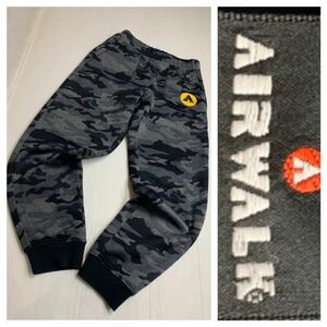 AIRWALK air walk Logo embroidery black × gray × dark gray camouflage camouflage -ju pattern sweat pants . bread 150 approximately 62~84cm