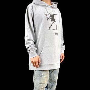 新品 バンクシー BANKSY 花束 Flower Thrower パレスチナ 正体不明 社会風刺 グラフィティ パーカー Lサイズ メンズ レディース 男女兼用