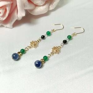 Art hand Auction Handmade earrings with natural stones and gold★Swarovski/elegant/onyx/gold/black spinel/kyanite/simple/green/black/crystal, Earrings, beads, Glass, others