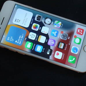 iPhone 8 64GB iOS15.1 ドコモ解除済 バッテリ最大容量82％ 美品 送料無料