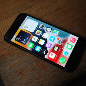 iPhone 7 128GB iOS15.1 ソフトバンク解除済 バッテリ最大容量83％ 美品 送料無料の画像1