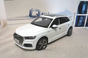 ALL New Audi Q5 L 1/18 ミニカー アウディ 白