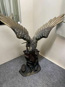 鉄製　鷹の置物　秀峰作　金属製 アンティーク 工芸品