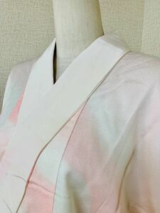 美品　婦人　着物　長襦袢　半衿付き　化繊　紋綸子　袷　無双袖　桃色系のぼかし　紗綾形地紋　訪問着～小紋　保管品