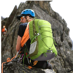 【トランクに引掛けられる】 バックパック 防災バッグ 45Ｌ 大容量 多機能ポケット 軽量 410Dナイロン 撥水 旅行 アウトドア ハイキング