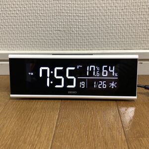 セイコー デジタル 置き時計 DL307W 電波時計 目覚まし 暗くても見える SEIKO 湿度 温度 カレンダー機能 文字70色