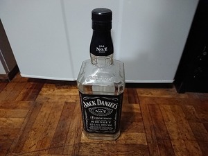  Jack Daniel 700ml bottle. empty bin 