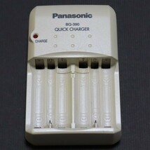 パナソニック 単３・４形兼用急速充電器(海外対応) BQ-390 おまけで 単３ニッケル水素電池(1950mAh) ４個付き Panasonic_画像3