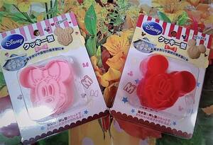 Disney 新品2個 送料無 匿名発送 ディズニー のミッキー&ミニーのクッキー抜型 お菓子作り 大特価セール 安心の実際映像です。