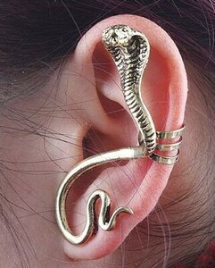  King Cobra earcuff . year LAP earrings / silver 
