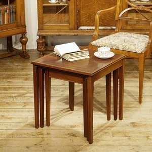 英国イギリスアンティーク家具 ネストテーブル 綺麗な象嵌 テーブル３点セット コーヒーテーブル マホガニー材 9973