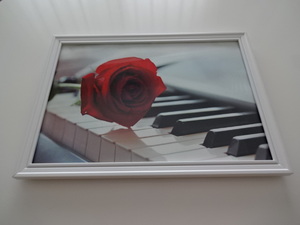 アートフレーム§写真ポスター付A4額(選択可)§ピアノ・赤い薔薇・鍵盤・楽器・花・音楽