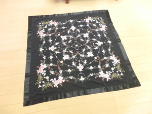 シルク パーティーショール　お花の刺繍入り　正方形　121ｃｍ四方