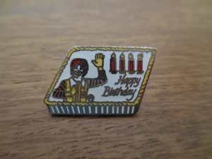 フランス☆古いピンズ 【McDonald's Happy Birthday ケーキ】レア カナダ ピンバッジ ピンバッチ PINS マクドナルド 