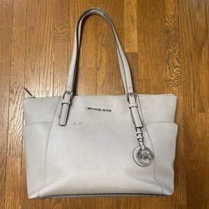 マイケルコーストートバッグ グレー MICHAEL KORS