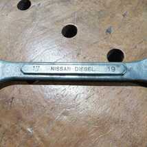 日産ディーゼル NISSAN DIESEL 車載工具 両口レンチ サイズ表記17-19mm. 全長182.9mm. 裏面にFORGED ALLOY JAPAN 79とあります パトロール_画像3