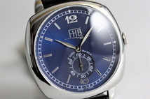 新品 FHB Classic エフエッチビー 25周年記念限定モデル デザインウォッチ クッション型ケース採用腕時計 F901-SVBL ネイビーダイアル_画像3