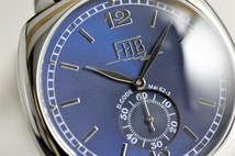 新品 FHB Classic エフエッチビー 25周年記念限定モデル デザインウォッチ クッション型ケース採用腕時計 F901-SVBL ネイビーダイアル_画像4
