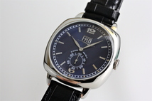 新品 FHB Classic エフエッチビー 25周年記念限定モデル デザインウォッチ クッション型ケース採用腕時計 F901-SVBL ネイビーダイアル_画像6