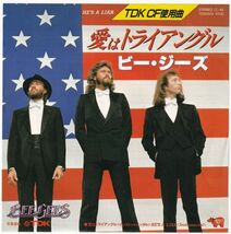 Bee Gees - He's A Liar ビー・ジーズ - 愛はトライアングル 7DW0019 国内盤 シングル盤_画像1