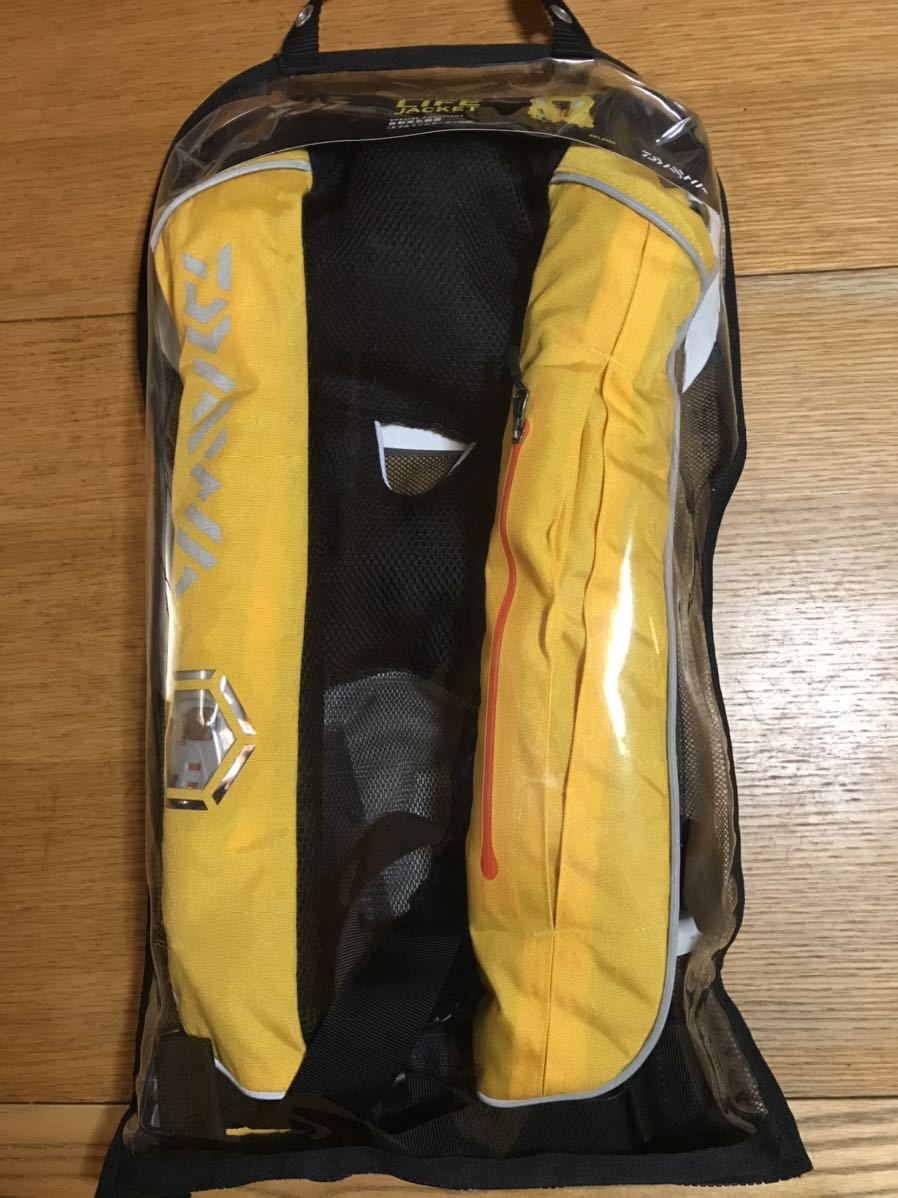 正規通販 Df 00 ライフジャケット ダイワ 中古美品 ケース取説付 救命胴衣 ウォッシャブルエアジャケット 自動膨張式 タイプa 桜マーク イエロー ライフジャケット
