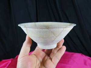 B　ペルシャ茶碗　白色　１２世紀　遺跡発掘品 陶器
