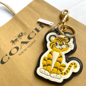 COACHコーチ 寅年限定 タイガーバックチャーム 新品未使用品 新作 日本未入荷アイテム キーホルダー レア 数量限定