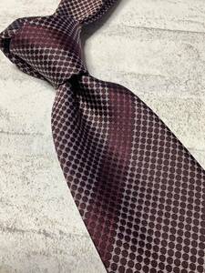 新品最高級　定価7,480円の品　エンジ系　柄ストライプ系　日本製シルクネクタイ！京都織物使用　薄い芯で結びやすさバツグン　