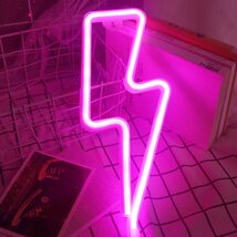 ネオンサイン ピンク色の稲妻 雷 単三電池3本使用 USB充電 店内装飾 ルームデコレーション LEDイルミネーション ナイトライト 雰囲気作り_画像2