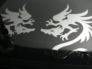トライバルドラゴンステッカーA左右セット シルバーミラー …クルマ/旧車/アメ車/世田谷ベース/ステッカーボム/リアガラス