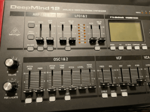 BEHRINGER DEEPMIND 12D ベリンガー アナログシンセサイザー