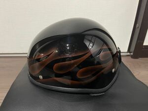 ダックテール ヘルメット ファイヤーパターン フレア 半キャップ 半ヘル ハーレー アメリカ カスタムペイント エアブラシ チョッパー 赤黒