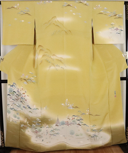 Art hand Auction Chirimen Homongi, lined, pure silk, hand-painted Yuzen, Karasaki no Matsu, mustard color, L size, ki24972, beautiful condition, women's kimono, for official occasions, free shipping, recycled, used, Women's kimono, kimono, Visiting dress, Ready-made
