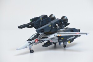 ハセガワ 超時空要塞マクロス 愛・おぼえていますか VF-1 ストライク バルキリー 1/72スケール プラモデル塗装済み完成品