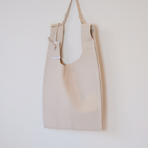 POMTATA (ポンタタ) | MEL TOTE (off white) | トートバッグ 送料無料 人気 山羊革 肩掛けOK