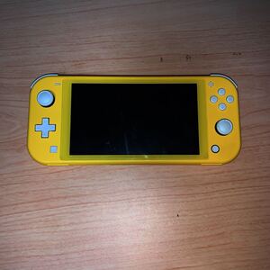 switch Lite イエロー ポーチ付き アダプタなし