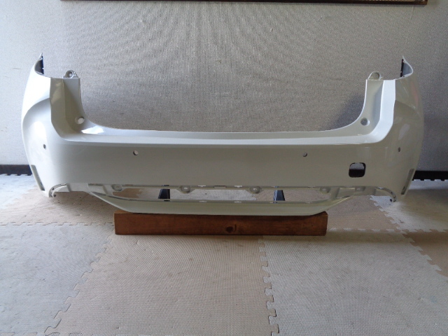 ① カローラツーリング リアバンパー NRE210W ZRE212W 52159-12E20