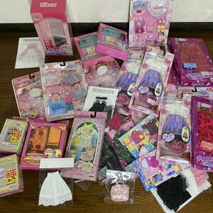 未使用品　リカちゃん　人形　ピンクのタンス　すてきな旅行・パーティー・ペアアクセサリー・ライト&インテリアセット　ドレスなどグッズ