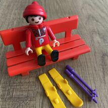 プレイモービル スキー少年と赤いベンチ　playmobil_画像1