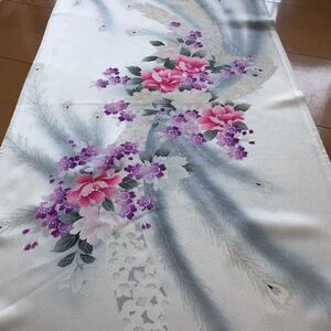 ★着物ハギレ 孔雀草花銀彩 灰白半身頃★ 121 リメイク はぎれ 正絹