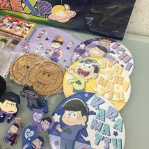 【中古】おそ松さん　グッズ　大量セット　缶バッチ　フィギュア　ストラップ　欠品あり　100サイズ_画像5