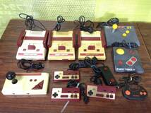 Nintendo Famicom 3consoles 8controllers 任天堂 ファミコン 本体3台 コントローラー8台 動作品有 K633_画像1