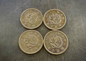 1銭胴貨 角ウロコ4枚セット 送料無料 （12943）　 古銭 骨董　アンティーク　日本 貨幣　菊の紋章 お宝