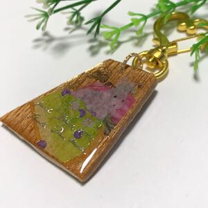 ハンドメイド@69 木のレジン キーホルダー☆バッグ チャーム