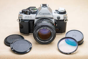 【美品の完動品】CANON AE-1 PROGRAM + NewFD50mm f1.4 + キャップ類 + Kenko MC SKYLIGHT (1B)フィルター【メンテナンス済みです】